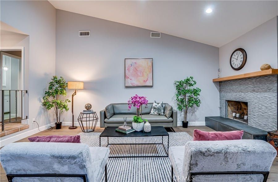 22346 Wyandotte Street, Canoga Park, CA