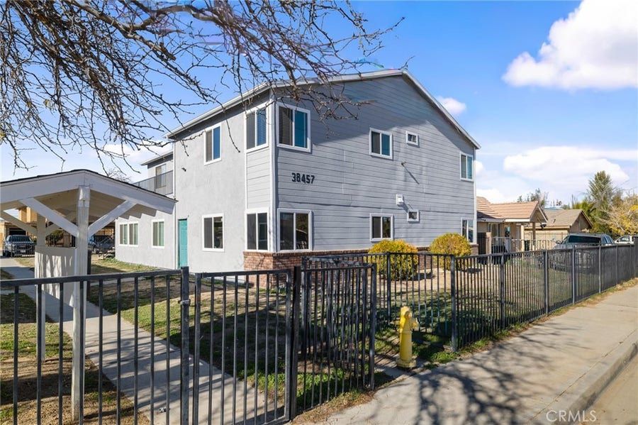 38457 10th E, Palmdale, CA