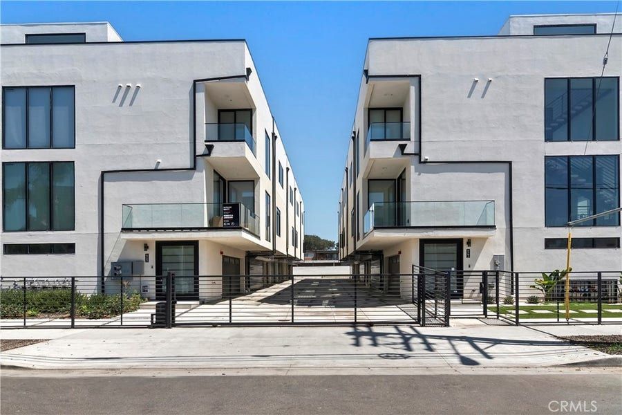 6511 N Contour, North Hollywood, CA