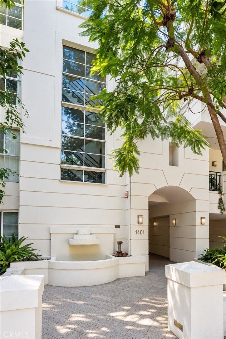 1401 S Bentley Avenue, #403, Los Angeles, CA 90025, photo 2