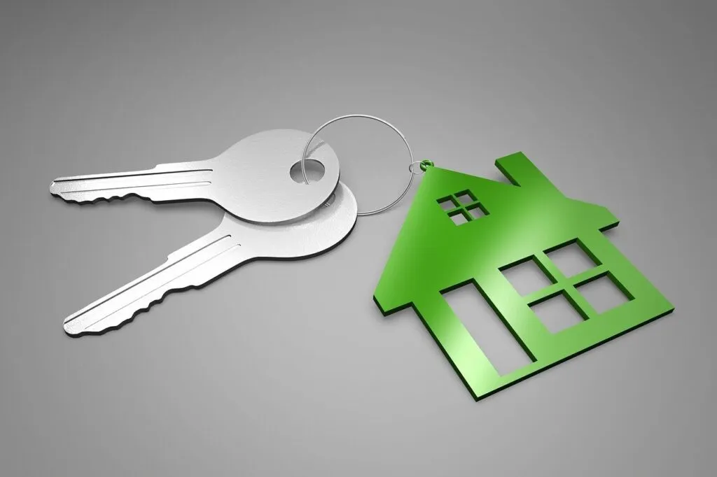 House keys with a green house keychain